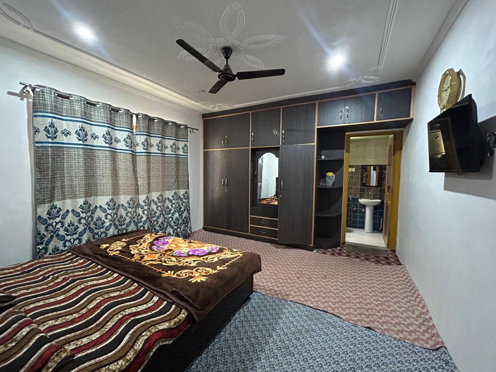 Hotel Reshi Srinagar  Luaran gambar